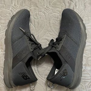 Black New Balance tennis shoes EUC women’s 10